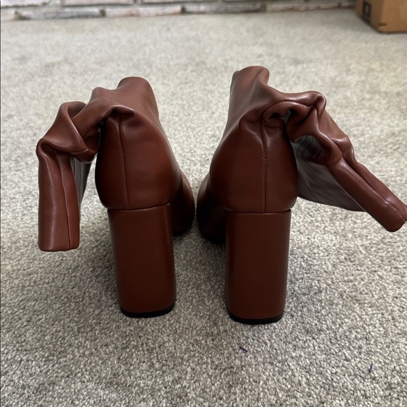 Elegant Brown Women's Boots - Picture 2 of 4